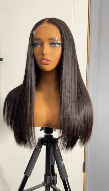 Michelle -18" Middle Part Blunt Cut Wig