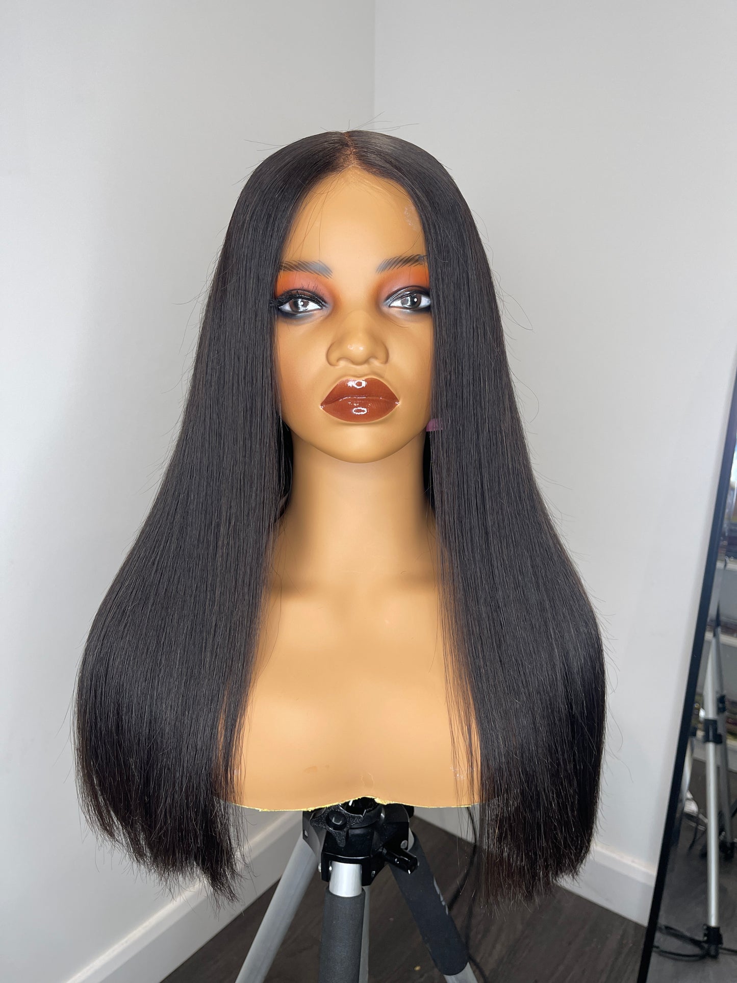 Michelle -18" Middle Part Blunt Cut Wig